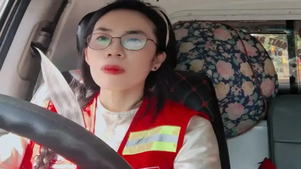 Nữ tài xế lái xe xuyên đêm sau cuộc gọi khẩn cấp