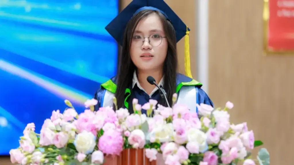 Nữ thủ khoa tốt nghiệp sớm, thành nhân viên chính thức công ty vi mạch của Mỹ
