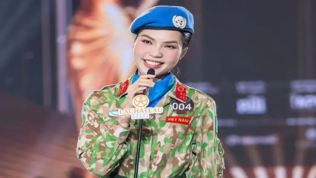 Nữ Trung úy hát bản hit "Còn gì đẹp hơn" gây sốt ở Miss Grand Vietnam 2026
