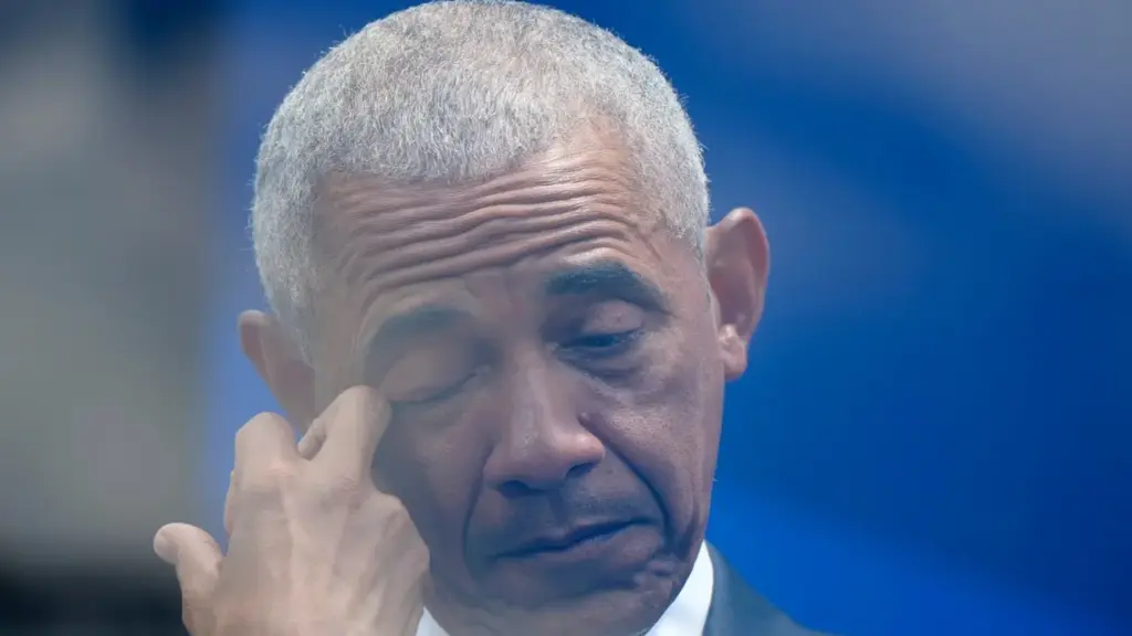 Ông Obama rơi nước mắt khi nghe bài phát biểu của vợ
