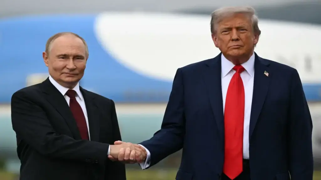 Ông Putin chúc mừng sinh nhật, khen ông Trump là người 'xuất chúng'