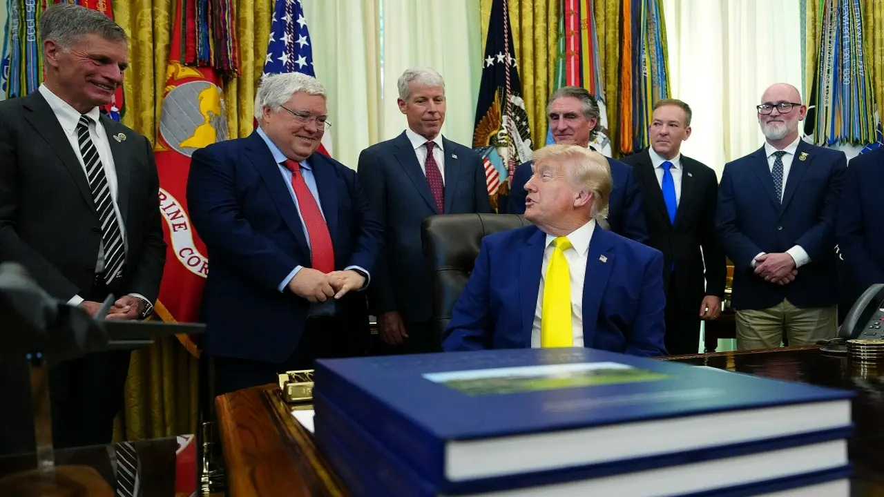 Ông Trump công bố gói cứu trợ 700 triệu USD vực dậy ngành than