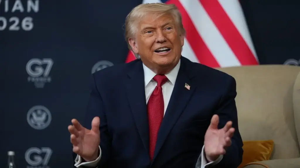 Ông Trump dọa tiếp tục ném bom nếu Iran không 'biết điều'