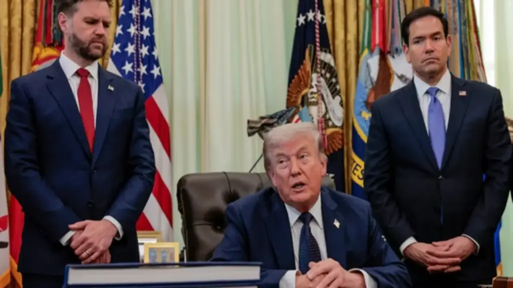 Ông Trump hé lộ liên danh 'bất khả chiến bại' cho bầu cử Mỹ 2028