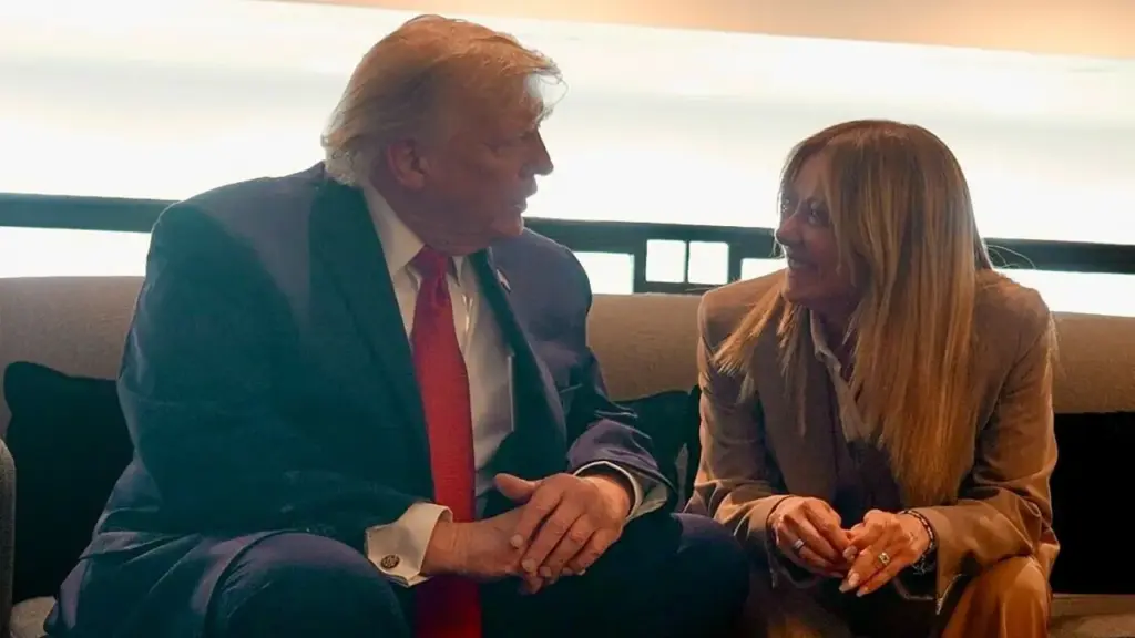 Ông Trump khẳng định bà Meloni nài nỉ xin chụp ảnh cùng