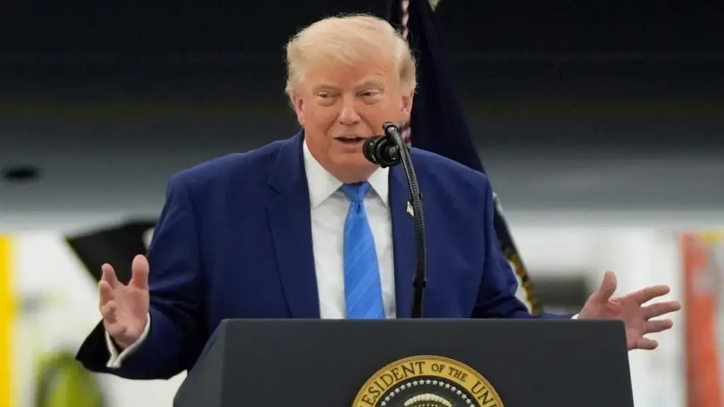 Ông Trump nêu khả năng thu phí qua eo biển Hormuz