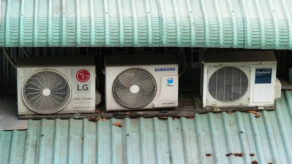 Phải lắp điều hòa vì không chịu nổi cục nóng nhà hàng xóm