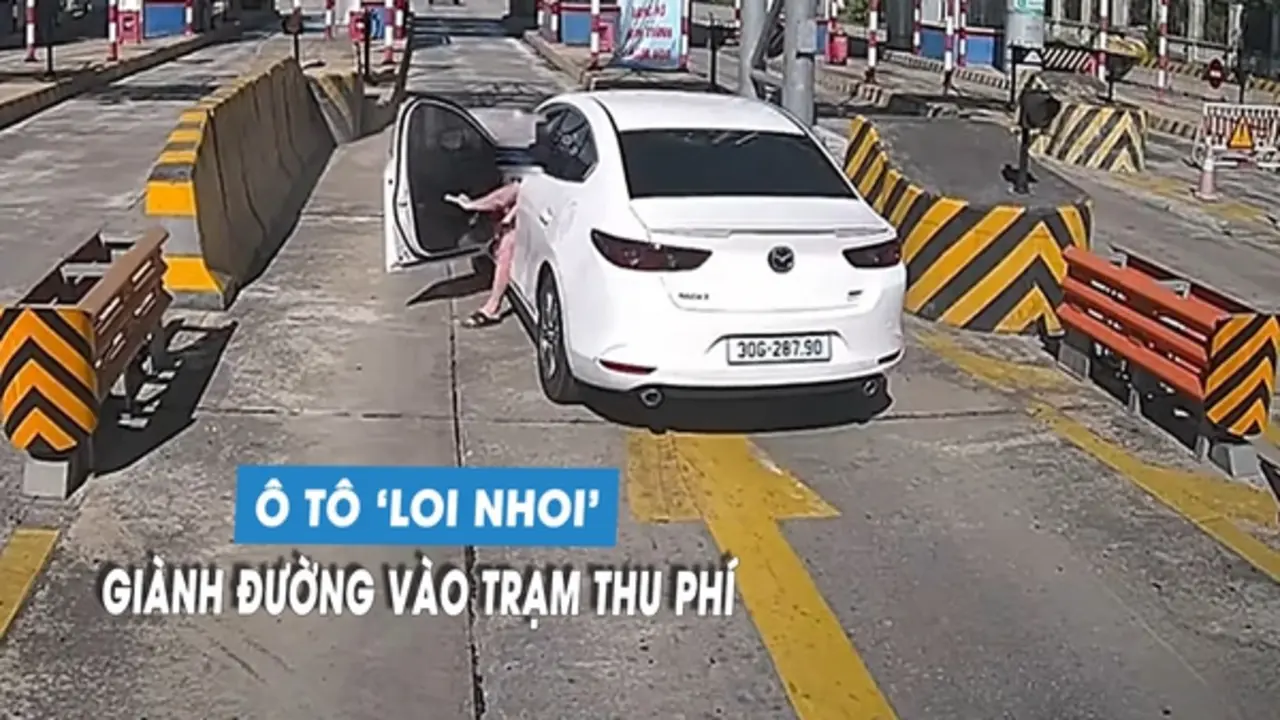 Phẫn nộ ô tô tạt đầu, giành đường vào trạm thu phí suýt gây tai nạn