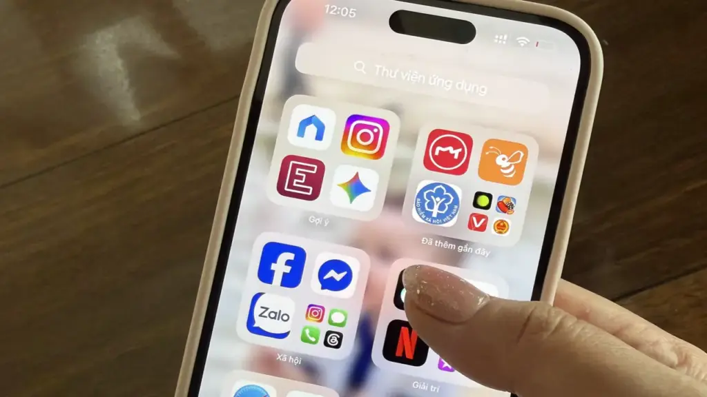 'Phát điên' khi không có điện thoại