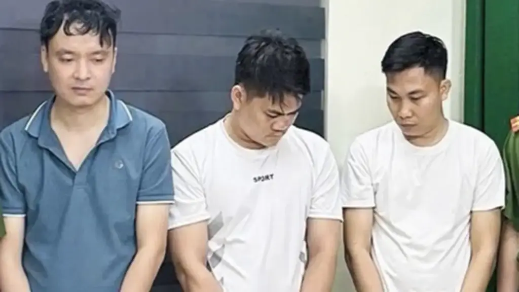 Phát hiện 3 đối tượng bán hơn 1000 chiếc điện thoại giả