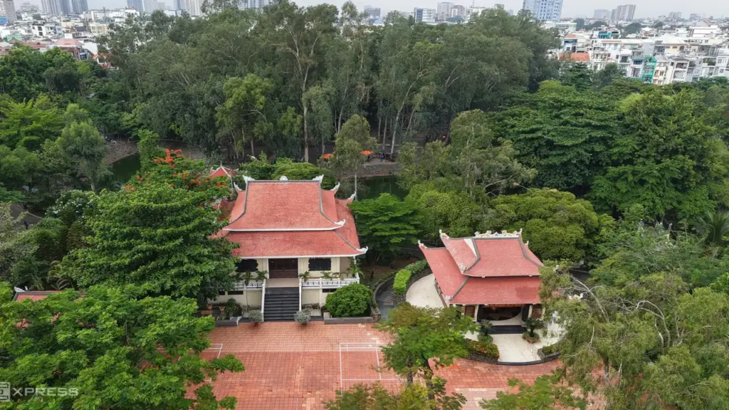 Phát hiện dị vật nghi liên quan mộ liệt sĩ ở công viên Lê Thị Riêng
