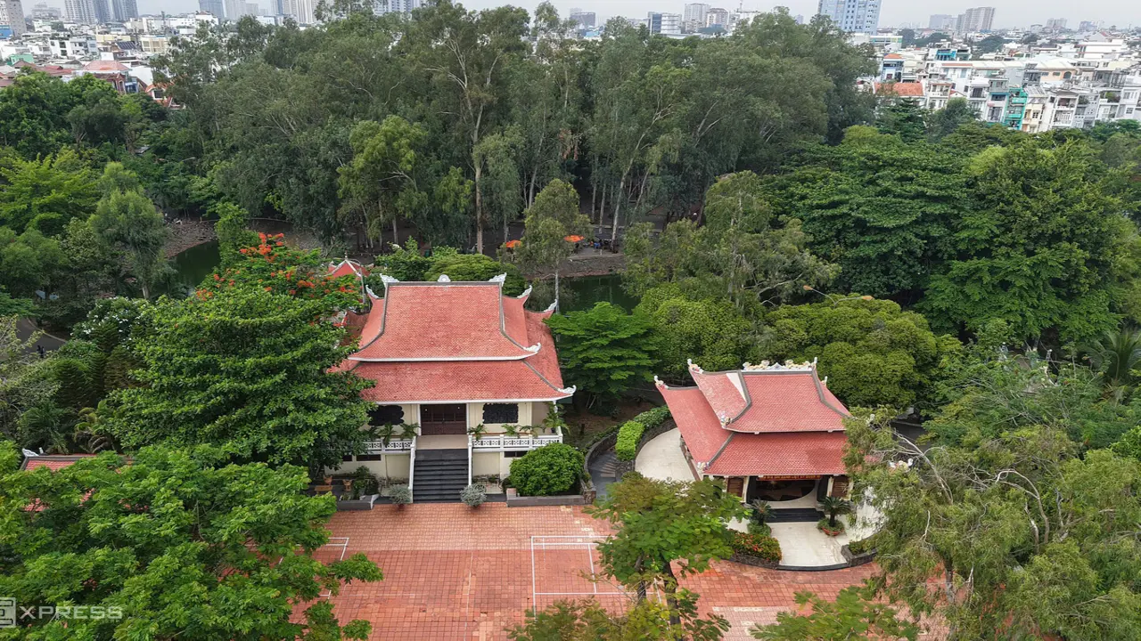 Phát hiện dị vật nghi liên quan mộ liệt sĩ ở công viên Lê Thị Riêng