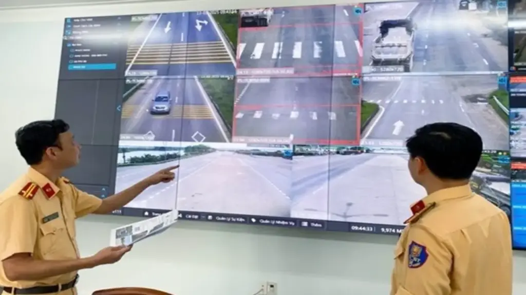 Phát hiện hơn 400 lượt xe công vụ có dấu hiệu chạy quá tốc độ, vượt đèn đỏ
