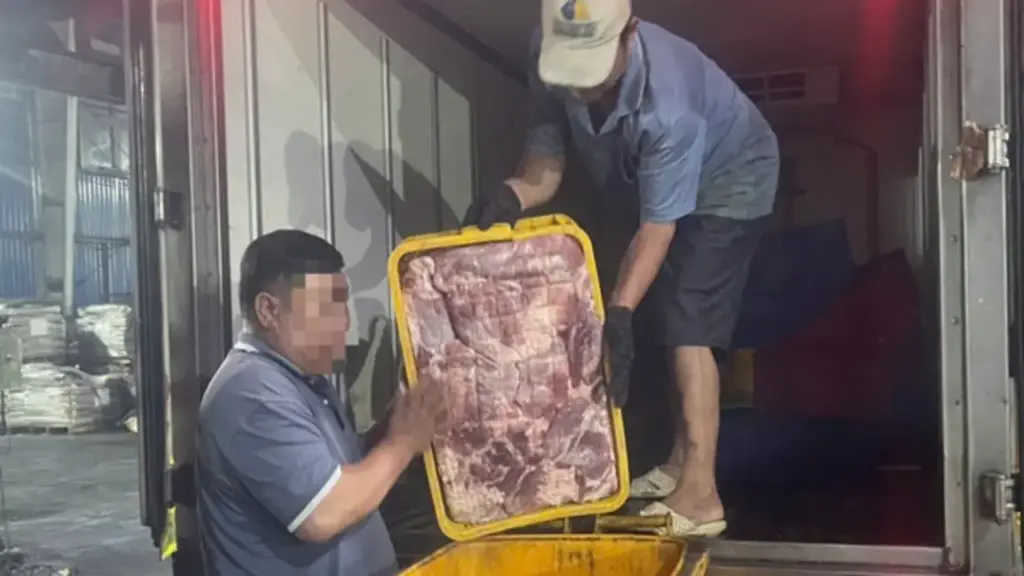 Phát hiện xe chở 250 kg thịt heo không rõ nguồn gốc giữa đêm ở TP.HCM