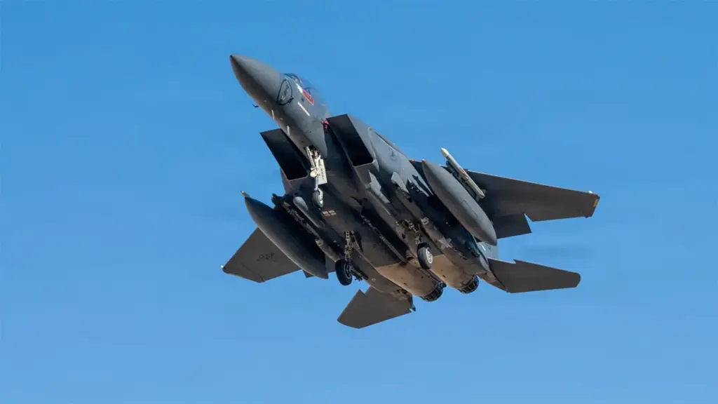 Phi công F-15E Mỹ 'bị bắn rơi hai lần trong hơn một tháng'