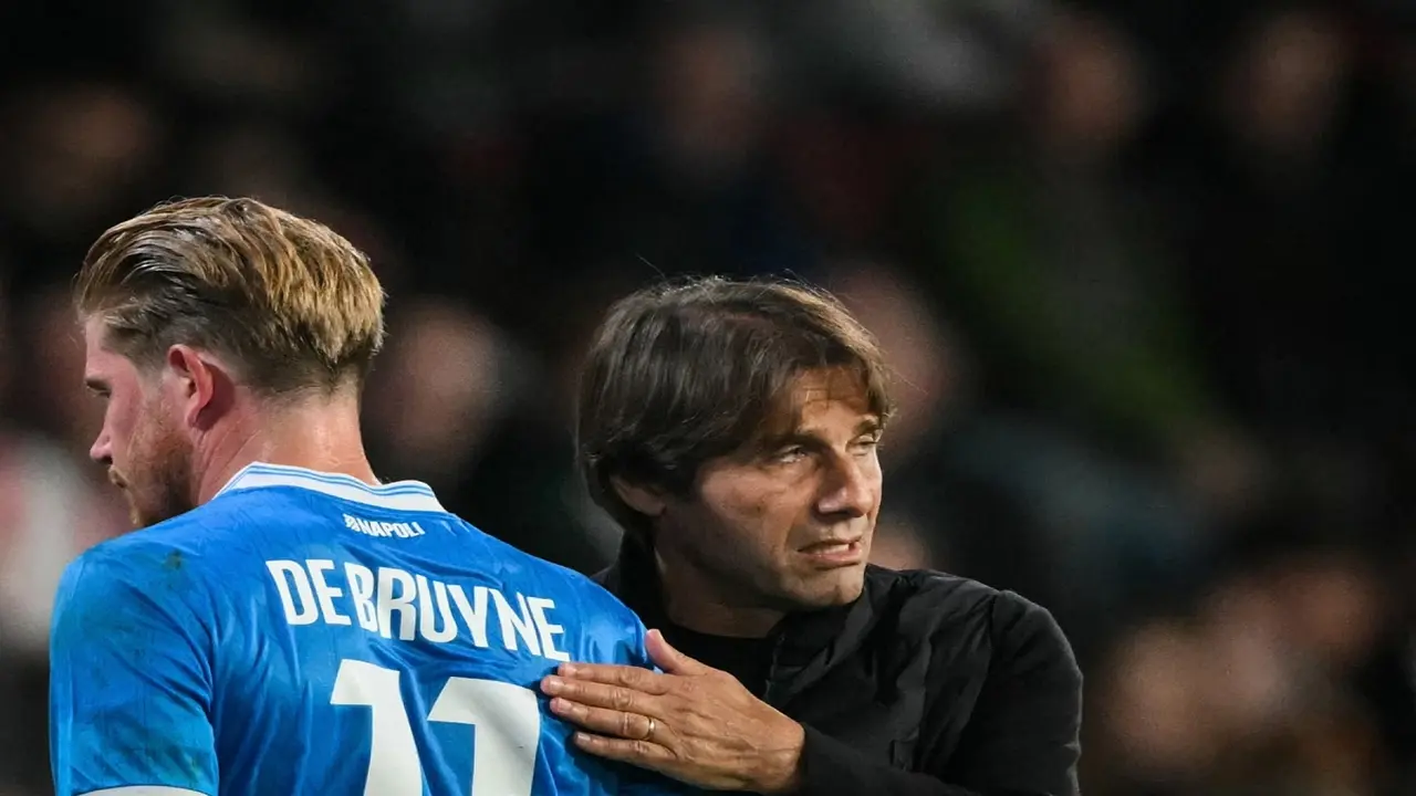 Phía sau vụ De Bryne công kích HLV Conte