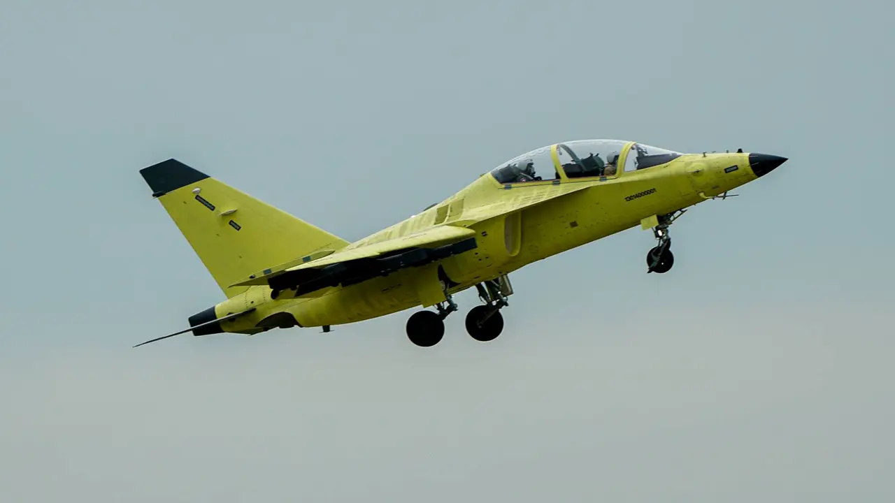 Phiên bản chiến đấu cơ của Yak-130 lần đầu bay thử