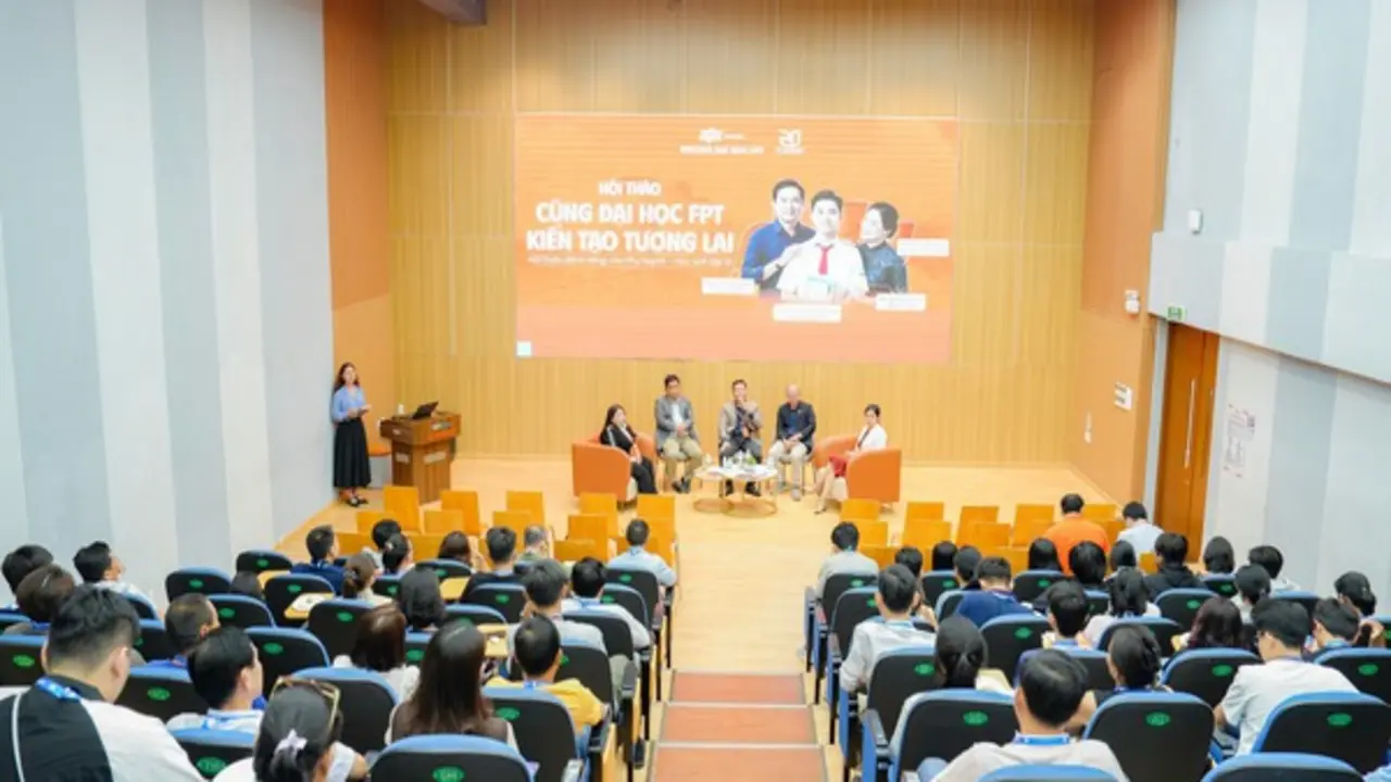 Phụ huynh và học sinh Gen Z kỳ vọng nhiều hơn một tấm bằng đại học