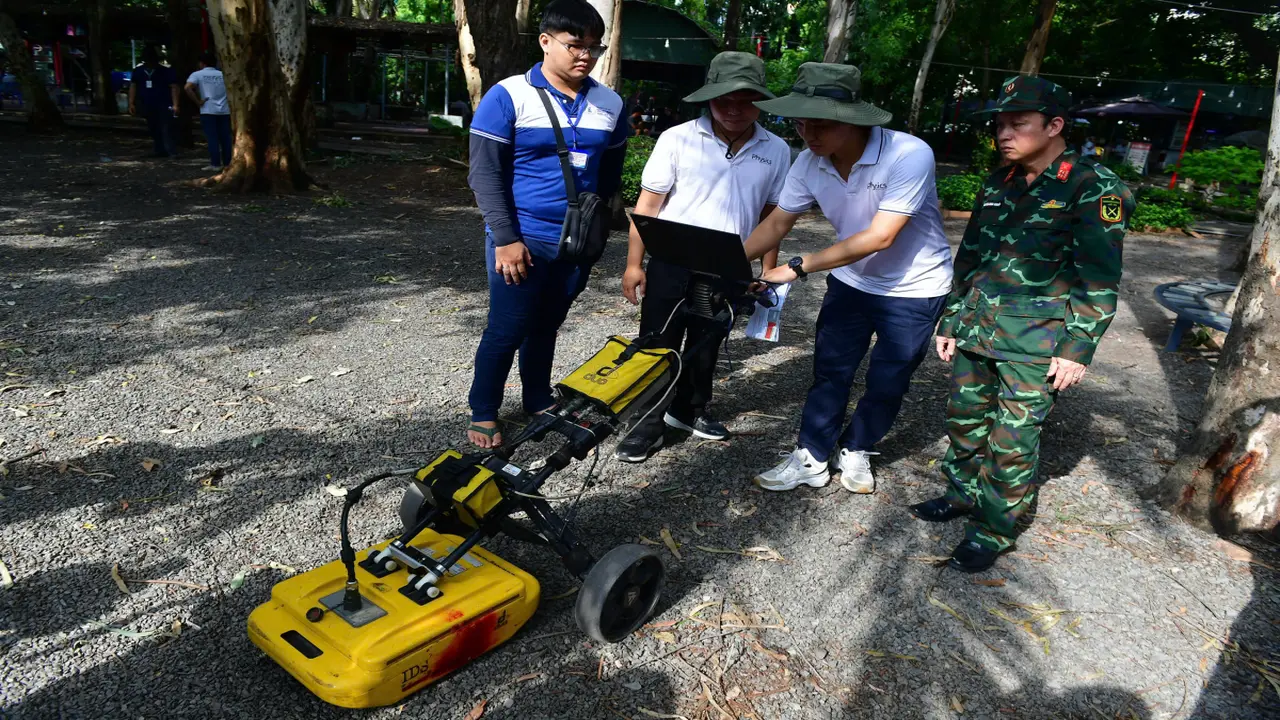 Quét radar tìm ba rãnh mộ tập thể ở công viên Lê Thị Riêng