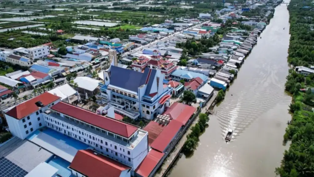 Quốc lộ 1 hạn chế lưu thông: Khách hành hương đến Tắc Sậy có thể đi đường sông