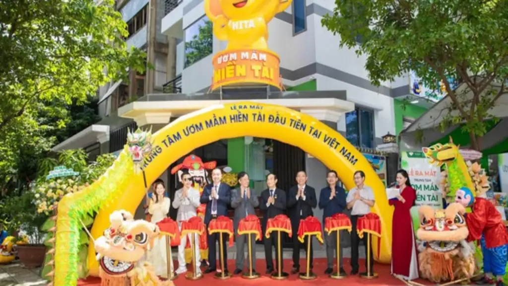 Ra mắt Trung tâm Ươm mầm hiền tài tại Việt Nam
