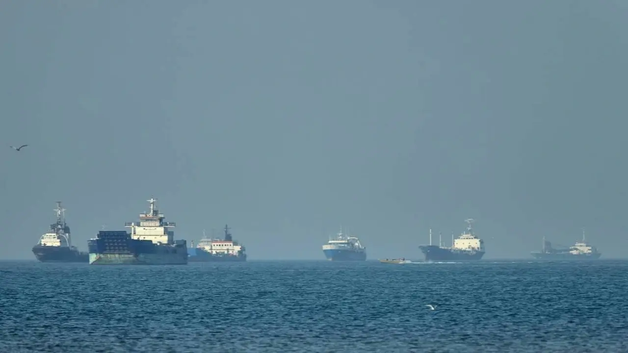 Rộ tin Mỹ bí mật dẫn tàu qua eo biển Hormuz