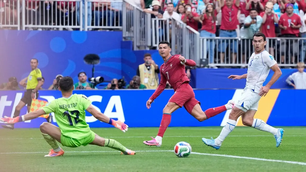 Ronaldo, Messi vào đội hình hay nhất lượt hai World Cup 2026