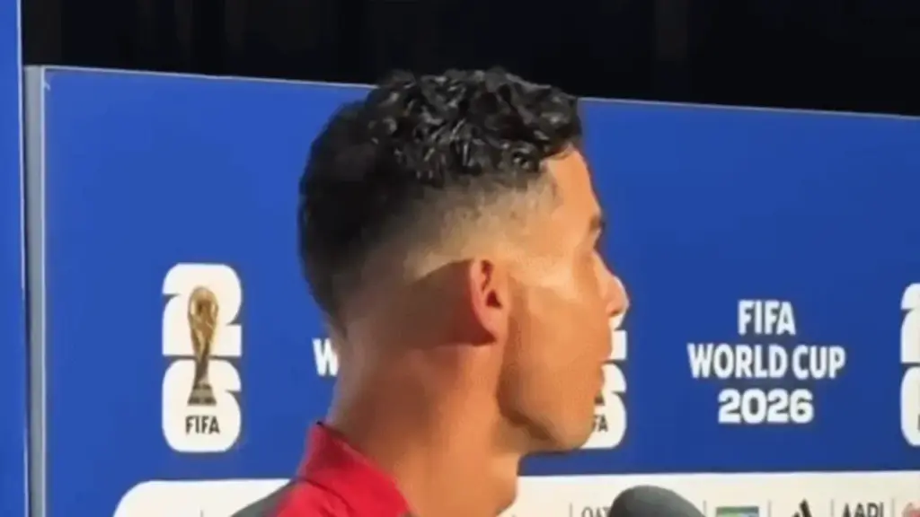 Ronaldo ngắt câu hỏi về Messi