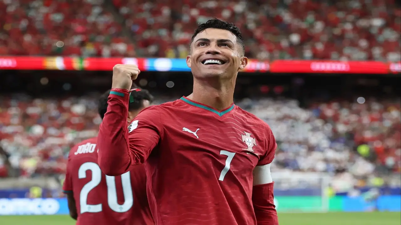 Ronaldo vượt Messi, lập kỷ lục chưa từng có ở World Cup