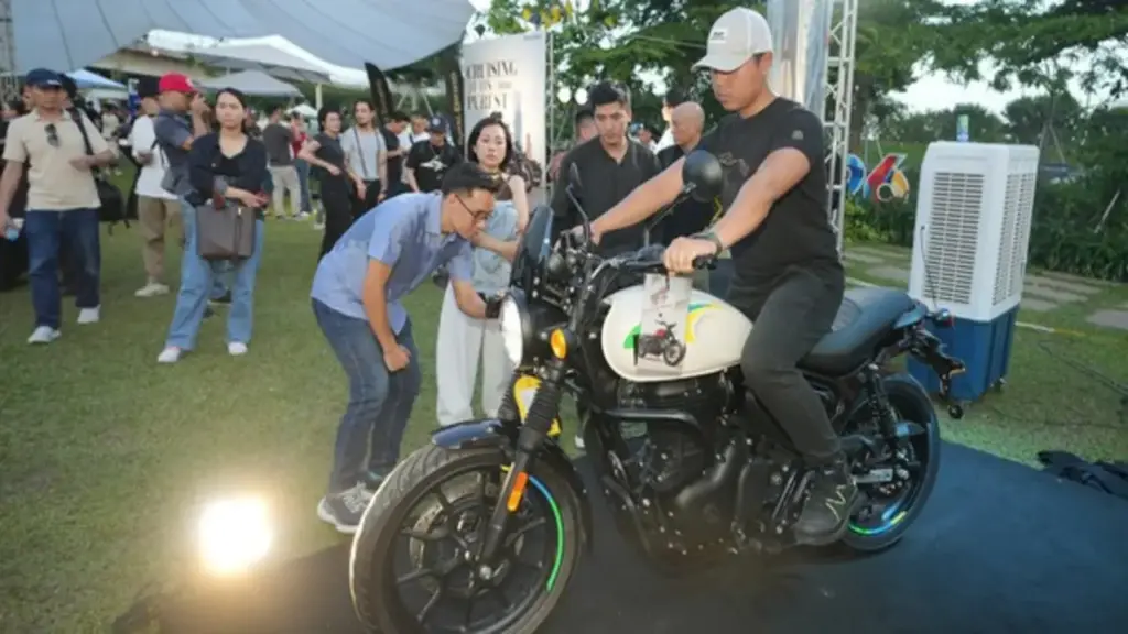 Royal Enfield tung ra 5 mẫu mô tô mới, giá từ 109 - 233 triệu đồng