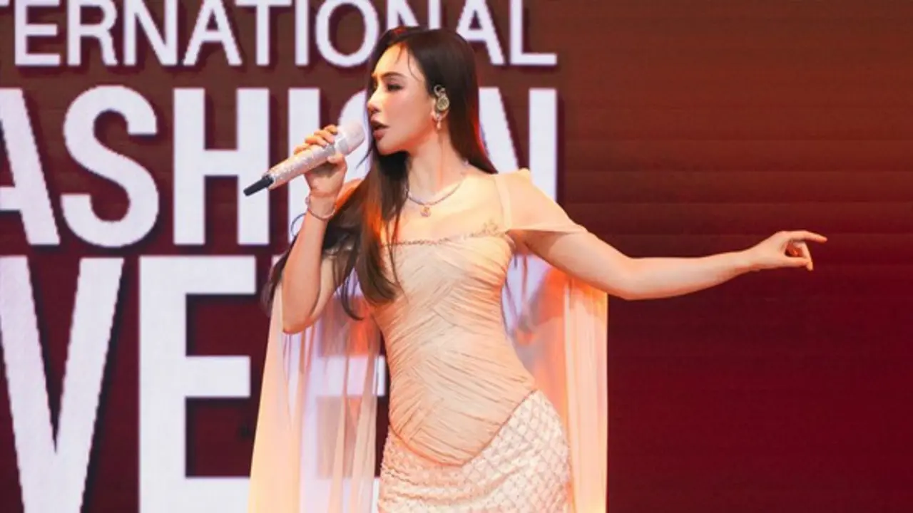 Sắc vóc quyến rũ của Hồ Quỳnh Hương ở tuổi 46