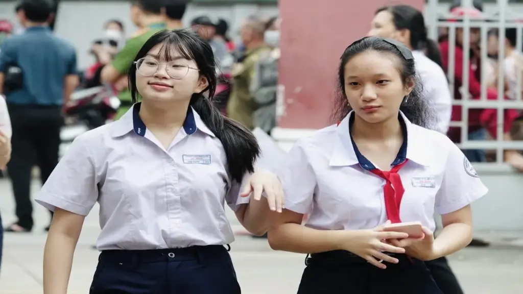 Sáng nay, hơn 151.000 thí sinh TPHCM làm bài thi đầu tiên vào lớp 10