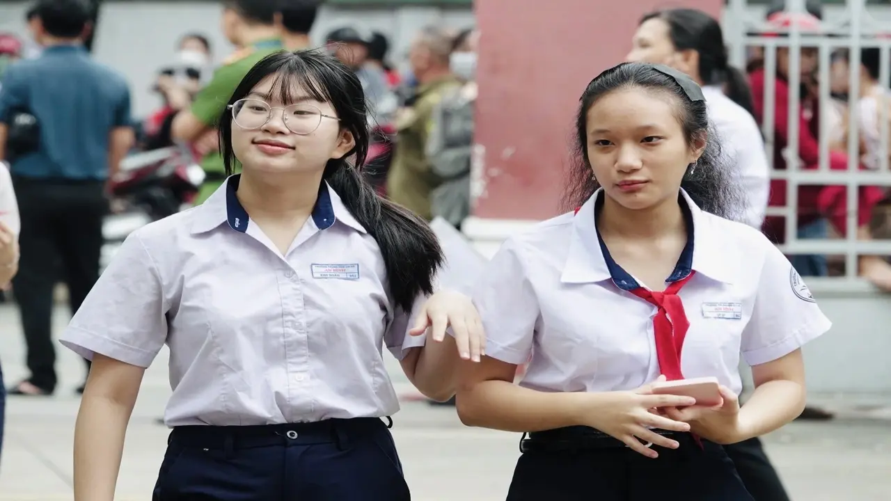 Sáng nay, hơn 151.000 thí sinh TPHCM làm bài thi đầu tiên vào lớp 10