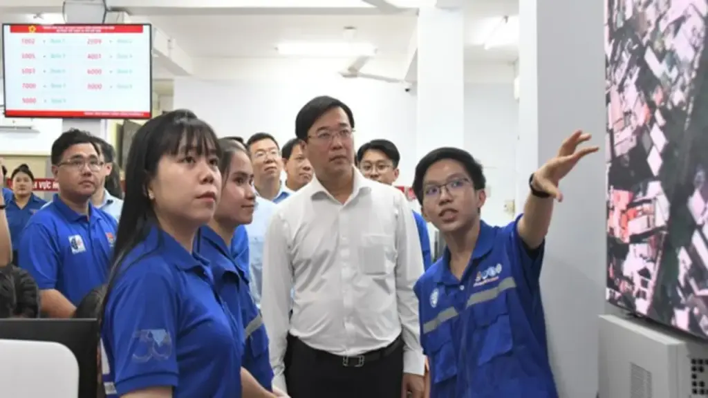 Sau 20 ngày, hơn 200.000 người dân được thanh niên hỗ trợ chuyển đổi số