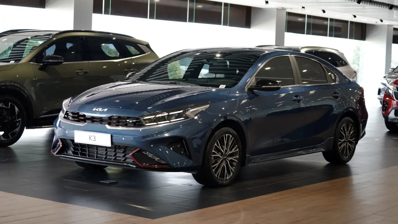 Sedan cỡ C 'hấp hối'