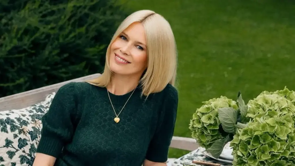 Siêu mẫu Claudia Schiffer tận hưởng cuộc sống vùng nông thôn