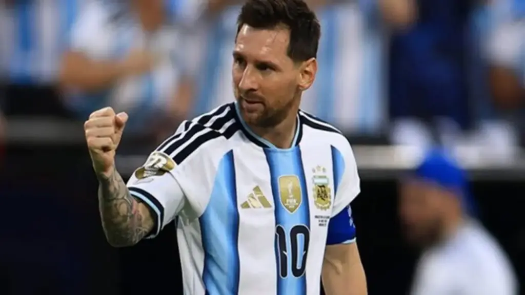 Siêu phẩm vào lưới Algeria của Messi, san bằng kỷ lục vĩ đại nhất lịch sử World Cup
