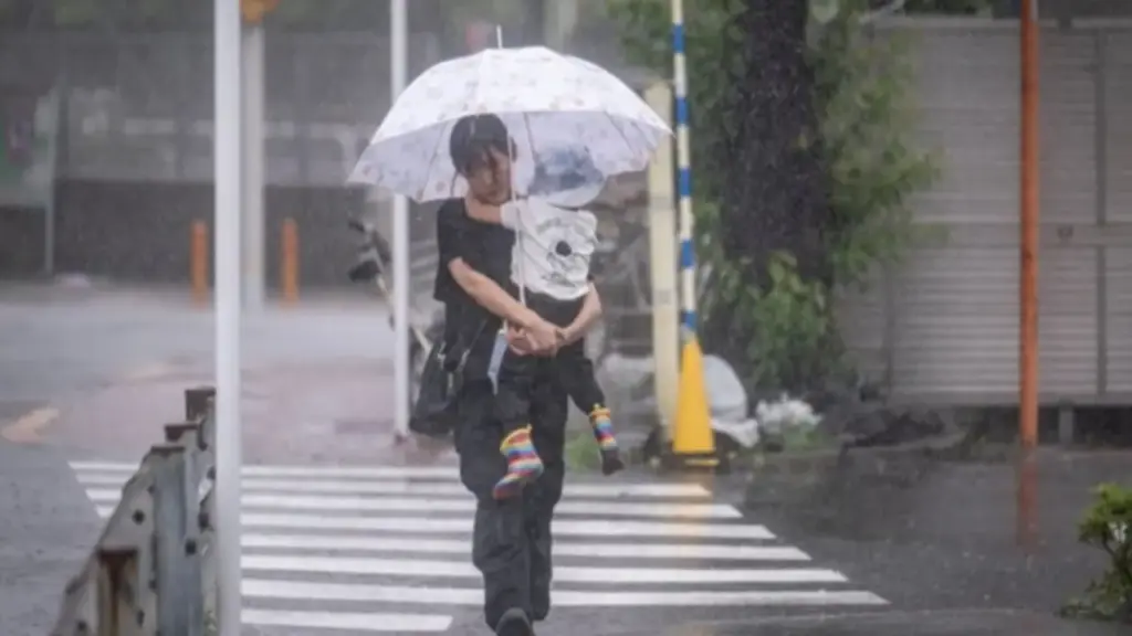 Sơ tán khẩn cấp vì bão Jangmi: Người Việt ở Nhật Bản ra sao?