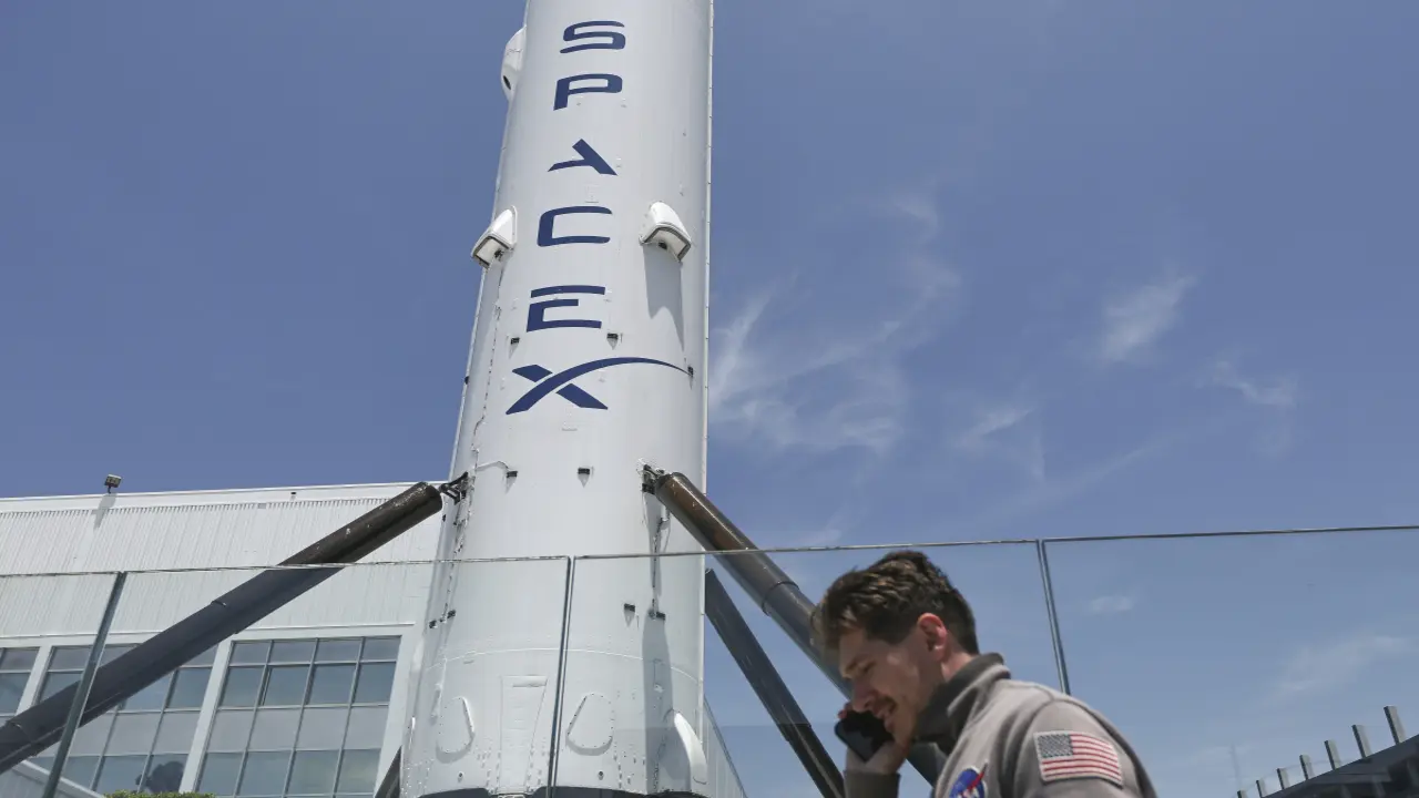 SpaceX huy động 75 tỷ USD qua IPO lớn kỷ lục.