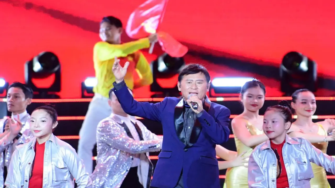 Tạ Minh Tâm, Hồng Nhung hát về những chiến công thầm lặng trong gala 'Tổ quốc bình yên'