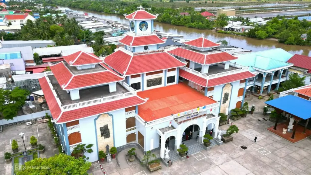 Tắc Sậy - từ vùng lau lách thành điểm hành hương nổi tiếng miền Tây