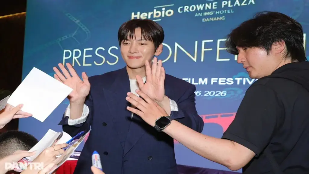 Tài tử hạng A Ji Chang Wook nói về điều quan trọng ở tuổi U40