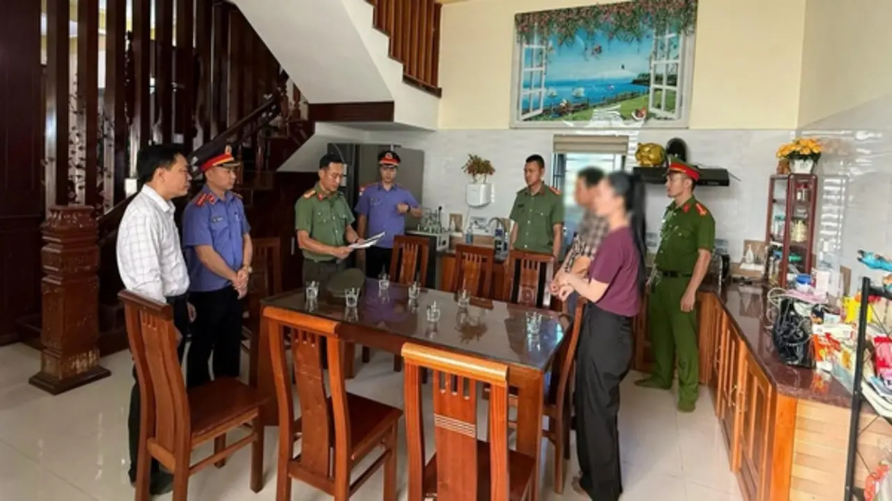 Tạm giam hiệu trưởng trường tiểu học ở Quảng Trị, điều tra hành vi nhận hối lộ