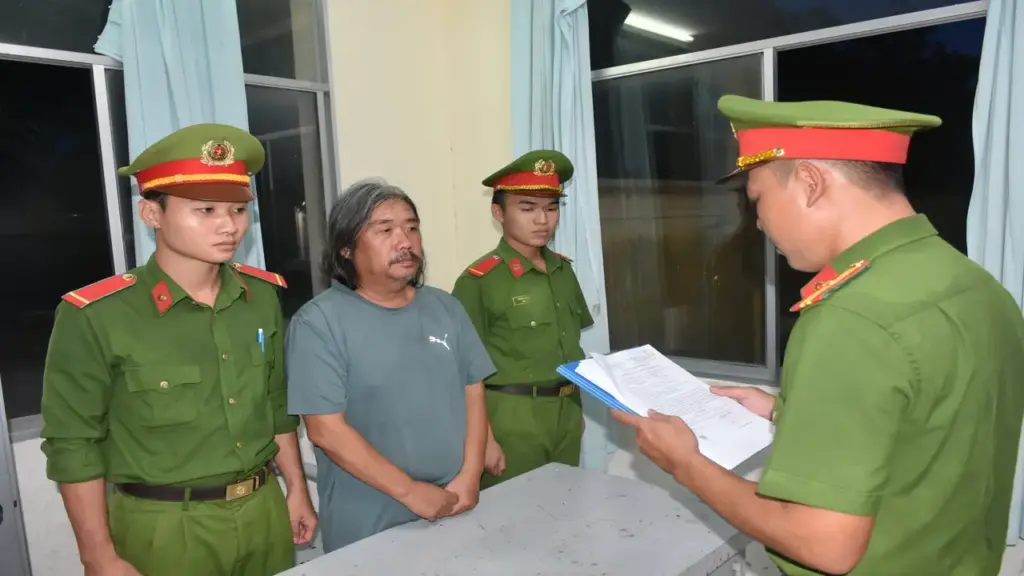 Tạm giam kẻ phóng hỏa cửa hàng văn phòng phẩm làm 2 người chết