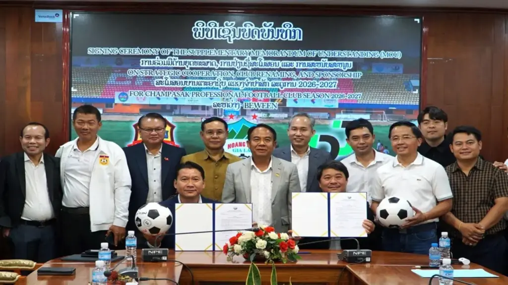 Tập đoàn Hoàng Anh Gia Lai đầu tư phát triển bóng đá Lào