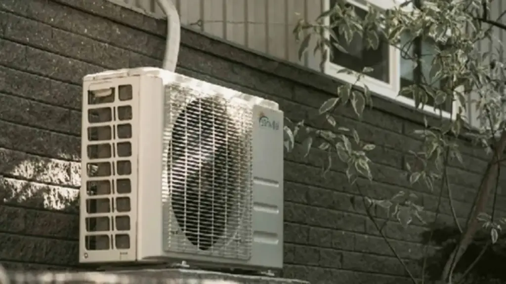 Thành phố tặng máy điều hòa miễn phí cho người cao tuổi thu nhập thấp