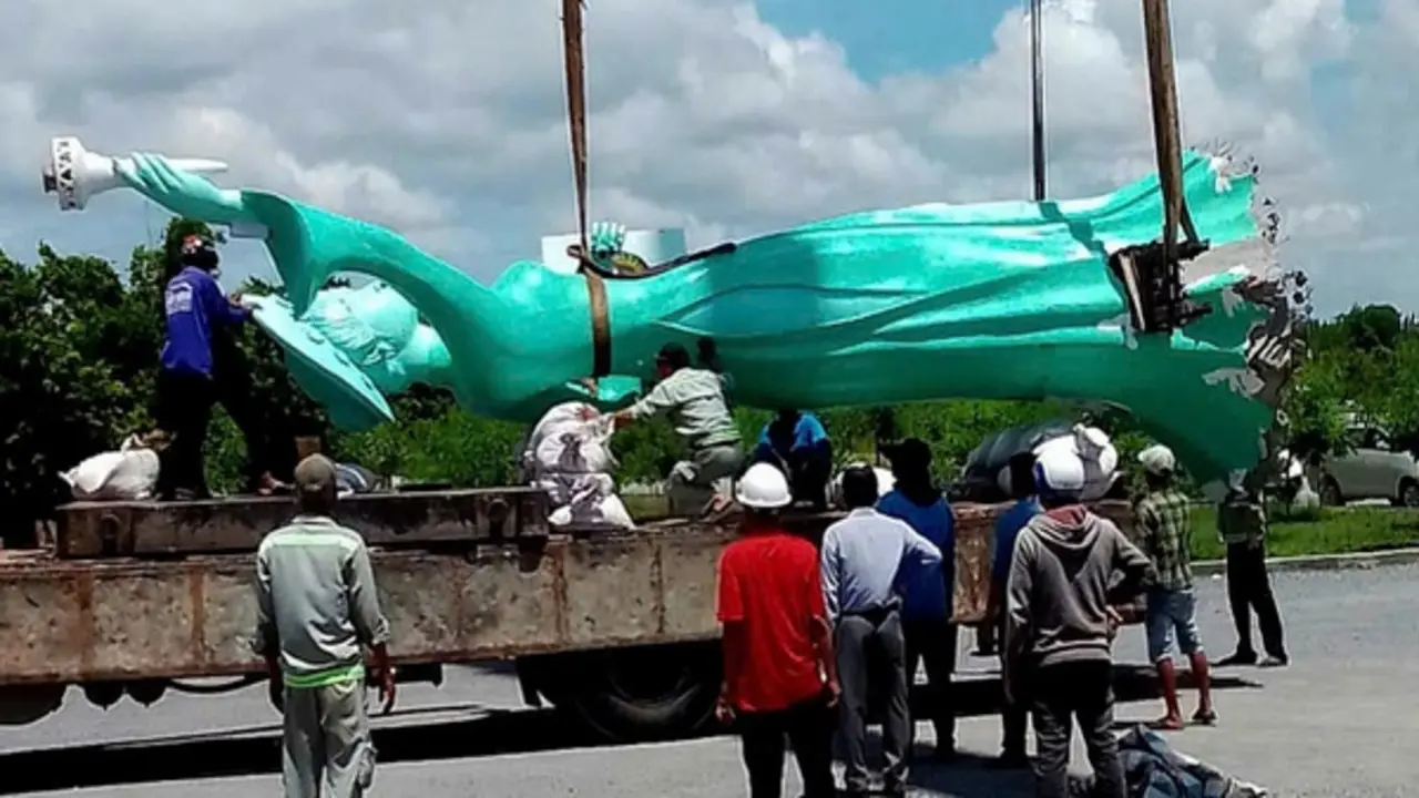 Tháo dỡ tượng 'nữ thần khai phóng' ở Tây Ninh