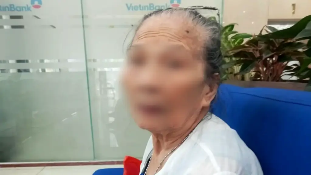 Thêm cụ bà 97 tuổi ở Hà Nội đi 3 lần mới nhận được tiền chế độ hàng tháng, phường nói gì?