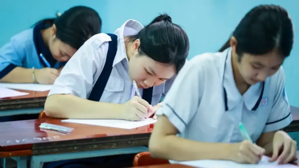 Thi lớp 10 TP.HCM: Đề chính thức môn ngữ văn bàn về 'những sắc màu cảm xúc'
