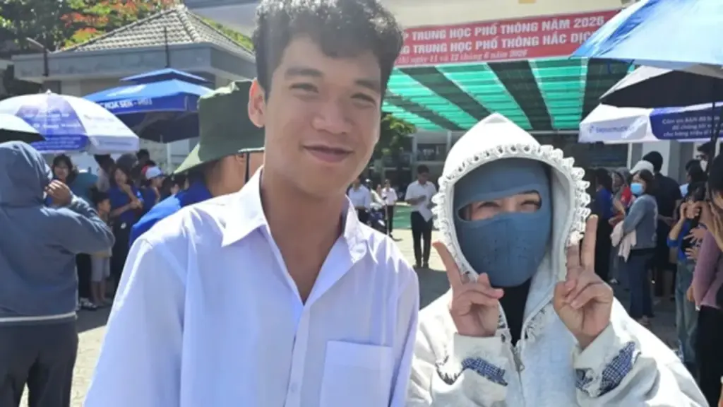 Thí sinh khóc vì đề tiếng Anh tốt nghiệp THPT khó, thậm chí đọc 'không hiểu'